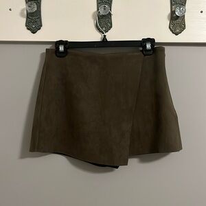 Dress forum skort with overflap